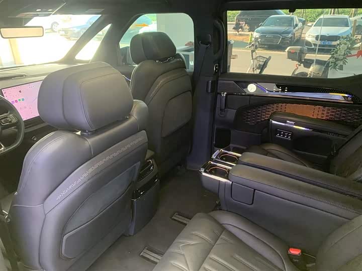 Zeekr 009 2024 2024款 六座行政版四驱 108kWh