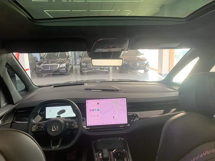 Zeekr 009 2024 2024款 六座行政版四驱 108kWh