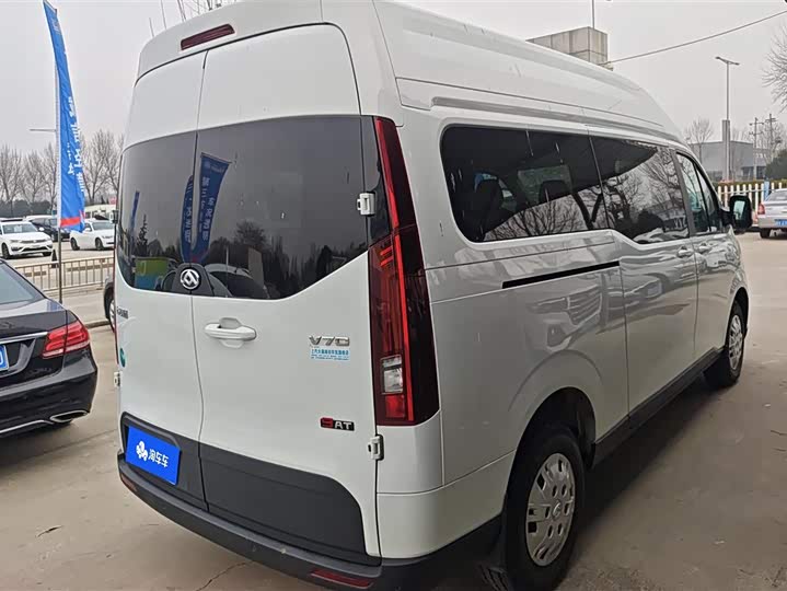 Maxus V70 2023 2023款 2.0T 精英版 自动长轴中顶 6/7座