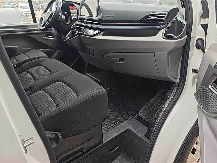 Maxus V70 2023 2023款 2.0T 精英版 自动长轴中顶 6/7座