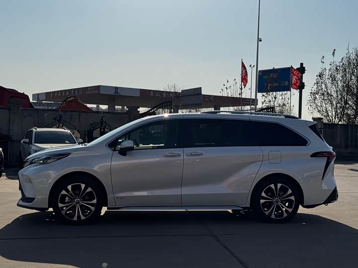 Toyota Granvia 2024 2024款 2.5L混动 尊贵PLUS版