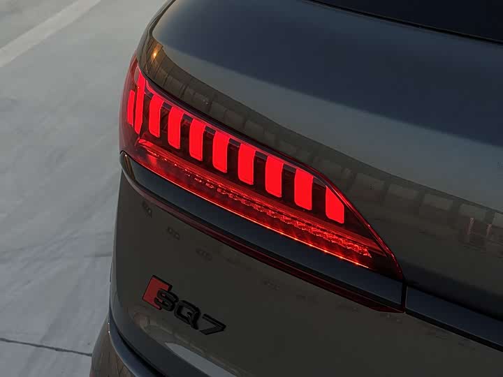 Audi SQ7 2024 2024款 4.0 TFSI 暗夜骑士版