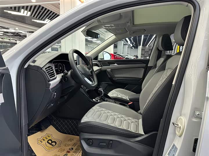 Volkswagen Tayron 2024 2024款 330TSI 两驱豪华Plus进阶版