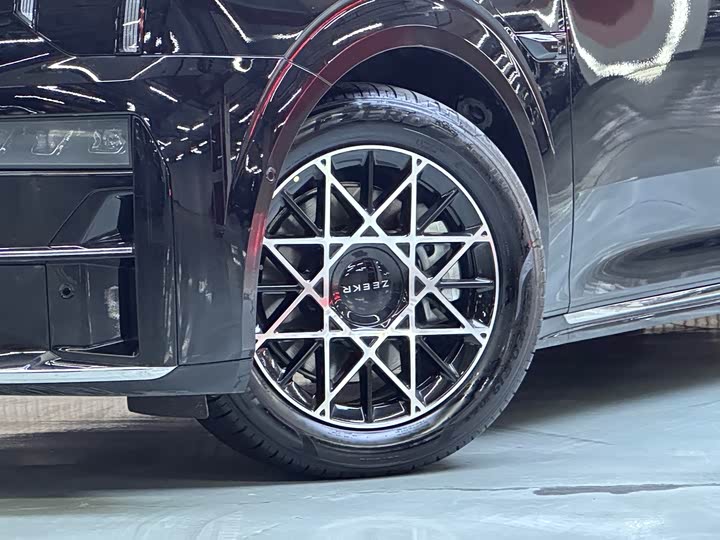 Zeekr 009 2024 2024款 七座过道版 108kWh