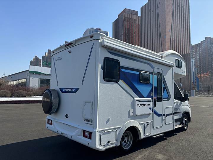 Maxus V90 RV 2021 2021款 2.0T生活家V90自行式C型房车豪华版大额头横床