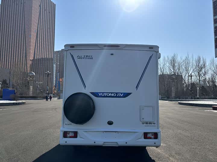 Maxus V90 RV 2021 2021款 2.0T生活家V90自行式C型房车豪华版大额头横床