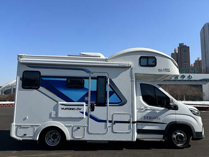 Maxus V90 RV 2021 2021款 2.0T生活家V90自行式C型房车豪华版大额头横床