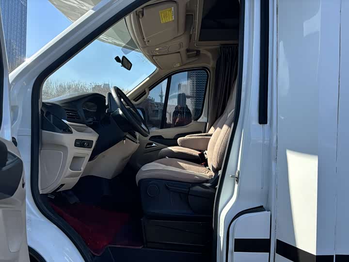 Maxus V90 RV 2021 2021款 2.0T生活家V90自行式C型房车豪华版大额头横床