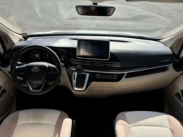 Maxus V90 RV 2021 2021款 2.0T生活家V90自行式C型房车豪华版大额头横床