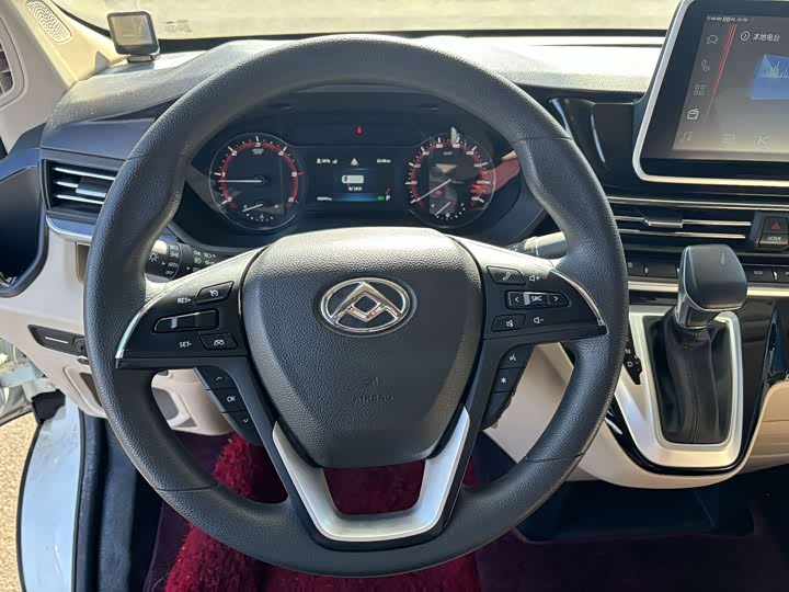 Maxus V90 RV 2021 2021款 2.0T生活家V90自行式C型房车豪华版大额头横床