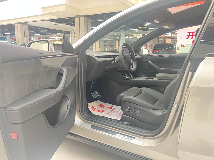 Tesla Model Y 2025 2025款 长续航全轮驱动版