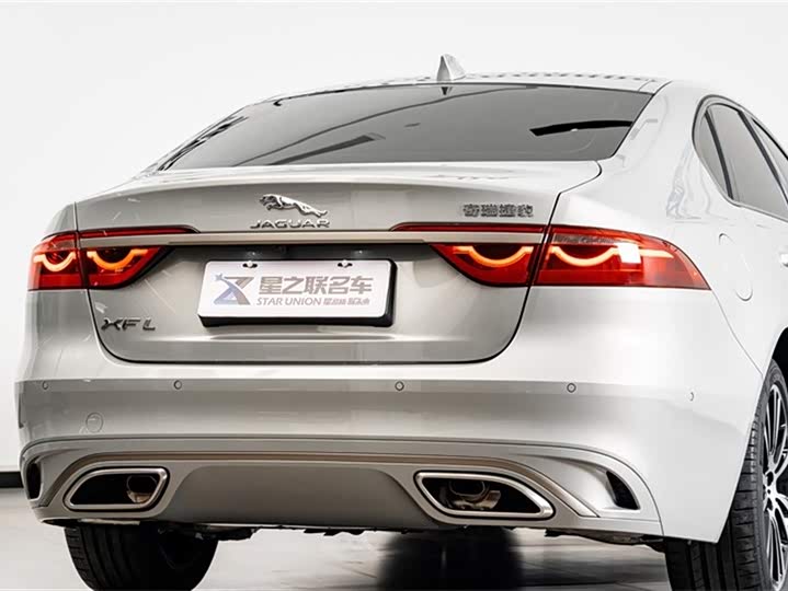 Jaguar XF L 2024 2024款 2.0T P250 两驱尊享豪华版