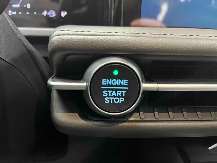 Ford Edge 2025 2025款 锐界L 2.0T EcoBoost E混动四驱七座至尊型