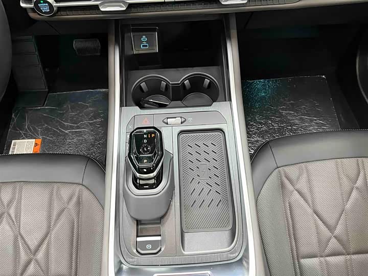 Ford Edge 2025 2025款 锐界L 2.0T EcoBoost E混动四驱七座至尊型