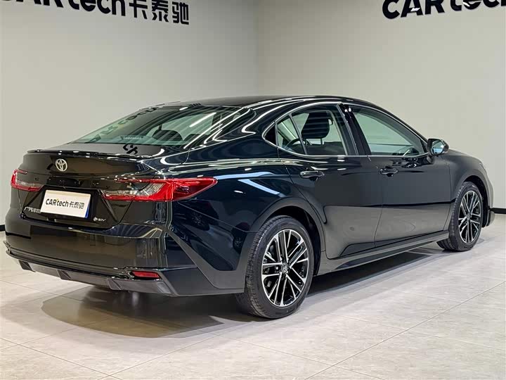 Toyota Camry 2026 2026款 双擎 2.0HSE 运动Lite版