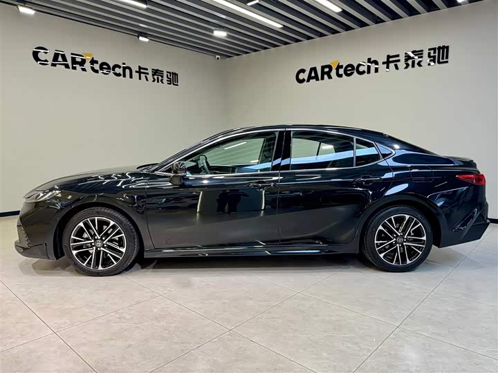 Toyota Camry 2026 2026款 双擎 2.0HSE 运动Lite版