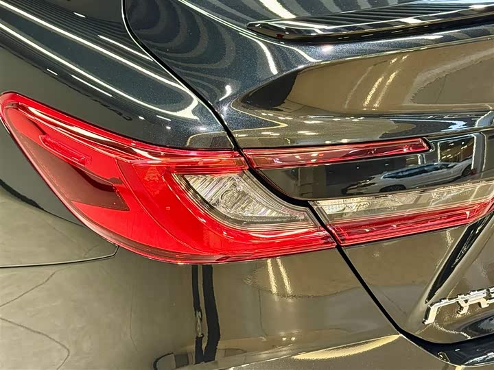 Toyota Camry 2026 2026款 双擎 2.0HSE 运动Lite版