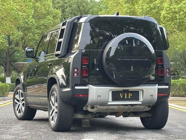 Land Rover Defender 2024 2024款 110 3.0T P400 暗黑特别版