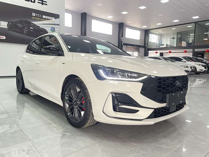 Ford Focus 2022 2022款 三厢 EcoBoost 180 自动ST Line