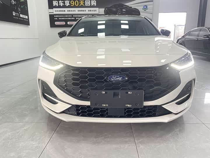 Ford Focus 2022 2022款 三厢 EcoBoost 180 自动ST Line