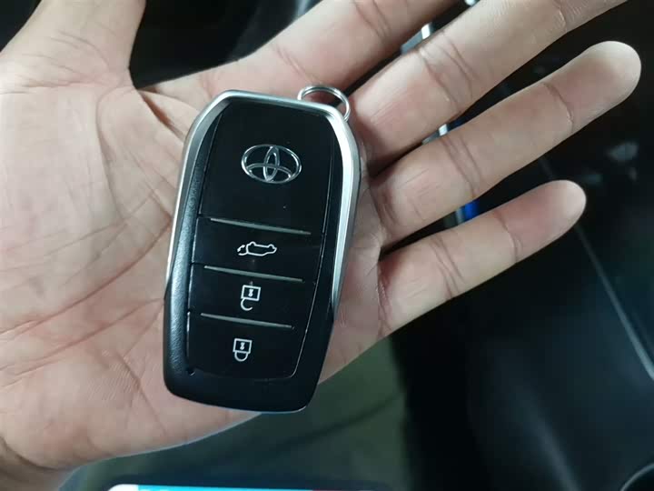 Toyota Venza 2023 2023款 2.0L CVT两驱尊贵版