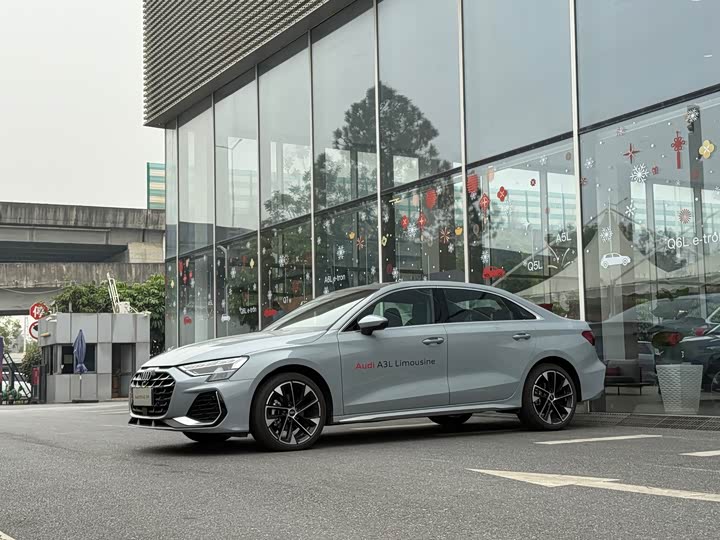 Audi A3 2025 2025款 A3L Limousine 35TFSI 飞驰尊享型