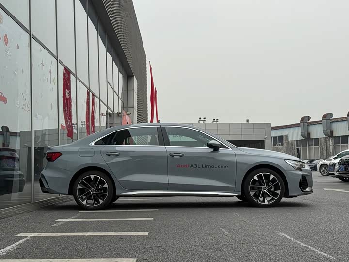 Audi A3 2025 2025款 A3L Limousine 35TFSI 飞驰尊享型