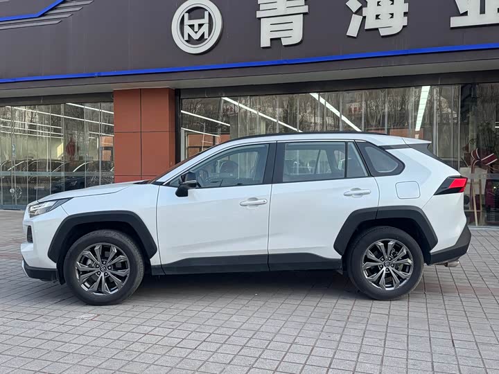 Toyota RAV4 2024 2024款 2.0L CVT四驱探险Plus版