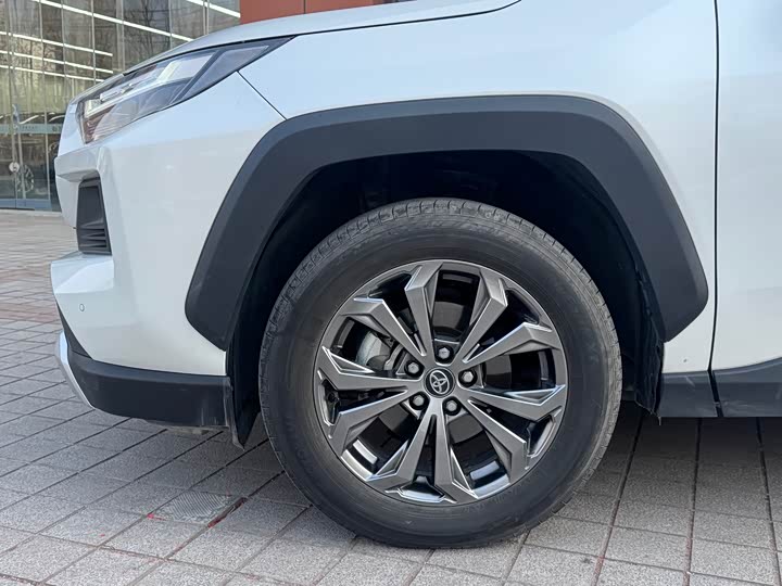 Toyota RAV4 2024 2024款 2.0L CVT四驱探险Plus版