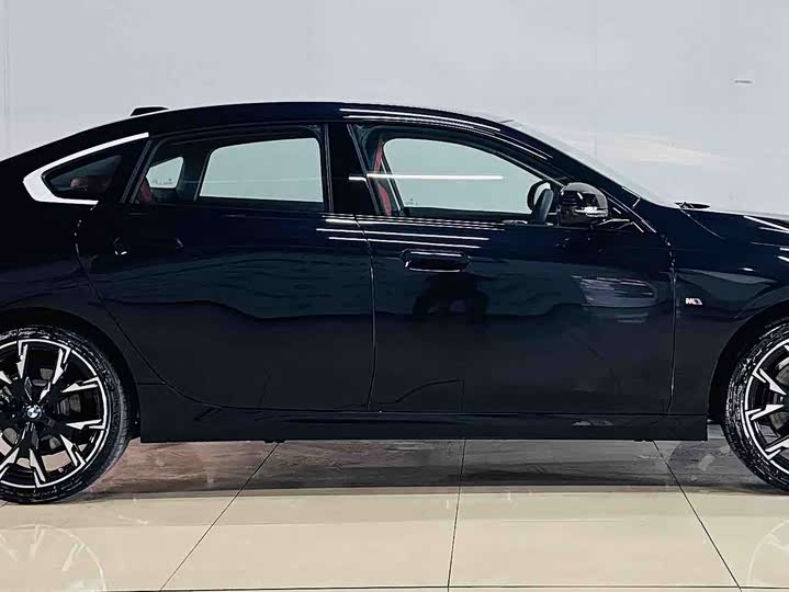 BMW 2 Series 2025 2025款 225L M运动曜夜套装