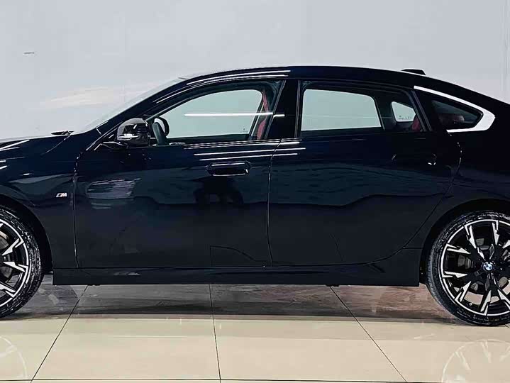 BMW 2 Series 2025 2025款 225L M运动曜夜套装