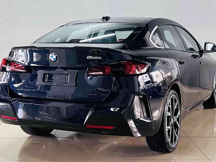 BMW 2 Series 2025 2025款 225L M运动曜夜套装