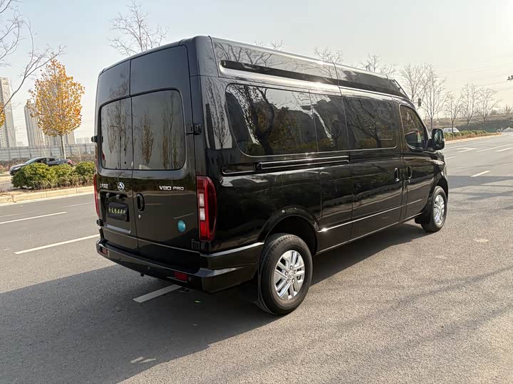 Maxus V80 2025 2025款 PRO傲运通 2.0T 手动长轴中顶 6/7/8/9座