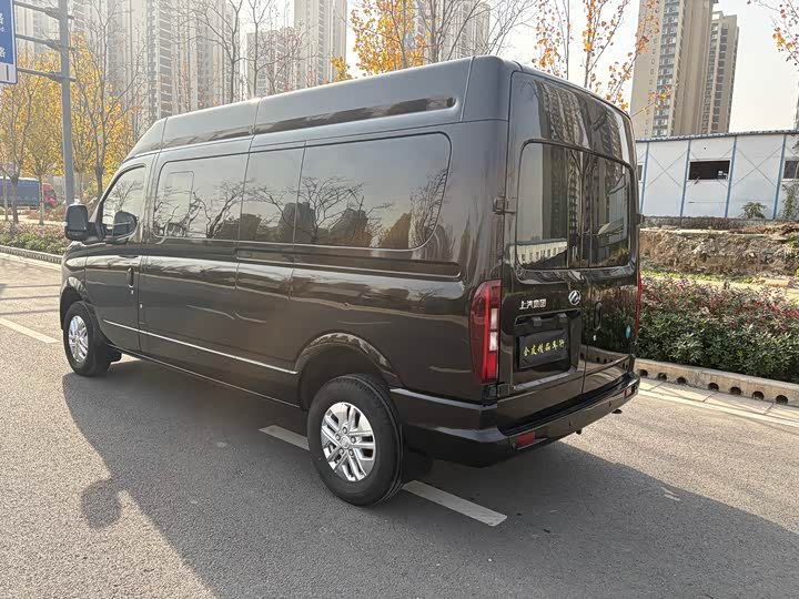 Maxus V80 2025 2025款 PRO傲运通 2.0T 手动长轴中顶 6/7/8/9座