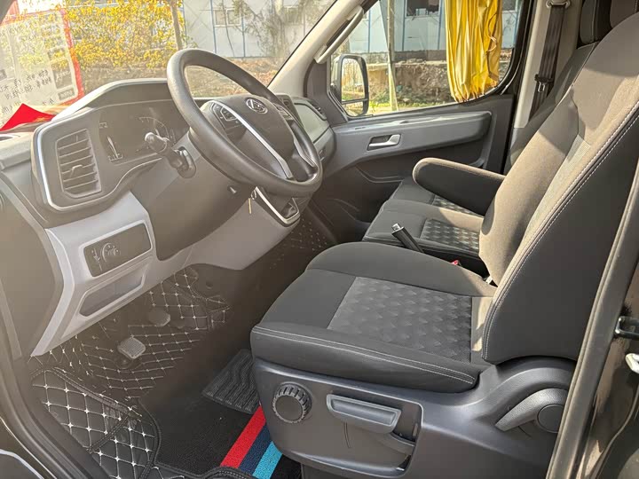 Maxus V80 2025 2025款 PRO傲运通 2.0T 手动长轴中顶 6/7/8/9座