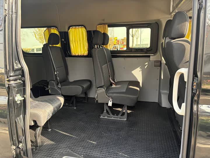 Maxus V80 2025 2025款 PRO傲运通 2.0T 手动长轴中顶 6/7/8/9座