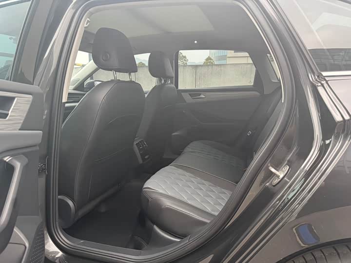 Volkswagen Sagitar L 2025 2025款 300TSI DSG超越版