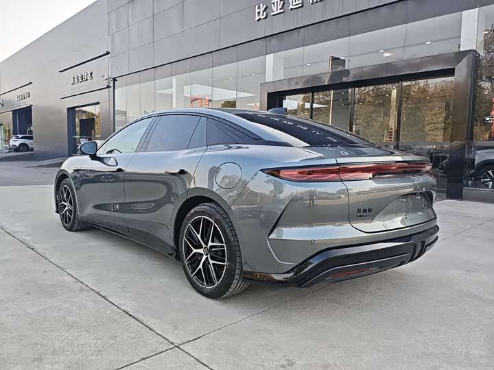 BYD Han L 2025 2025款 DM-p 四驱激光雷达旗舰型