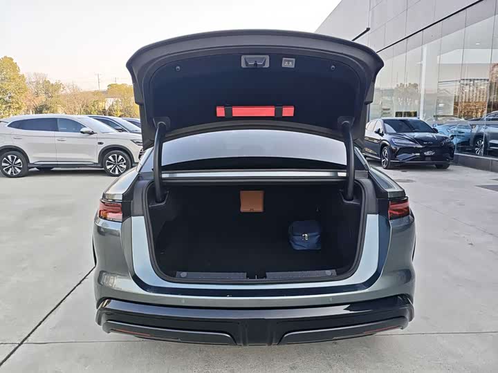 BYD Han L 2025 2025款 DM-p 四驱激光雷达旗舰型