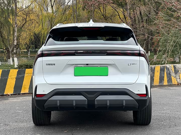 Geely Galaxy L7 2025 2025款 EM-i 115km 探索+版