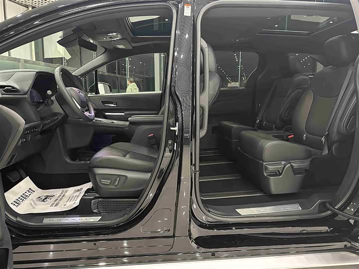 Toyota Granvia 2024 2024款 2.5L混动 尊贵PLUS版