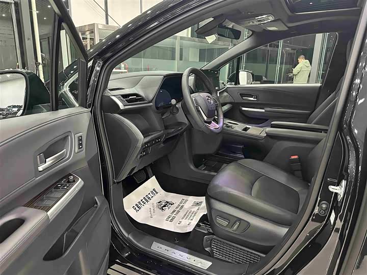 Toyota Granvia 2024 2024款 2.5L混动 尊贵PLUS版