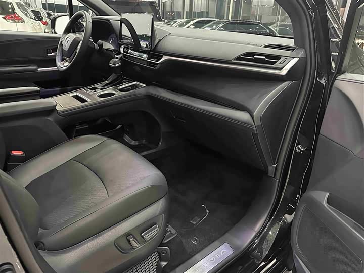 Toyota Granvia 2024 2024款 2.5L混动 尊贵PLUS版