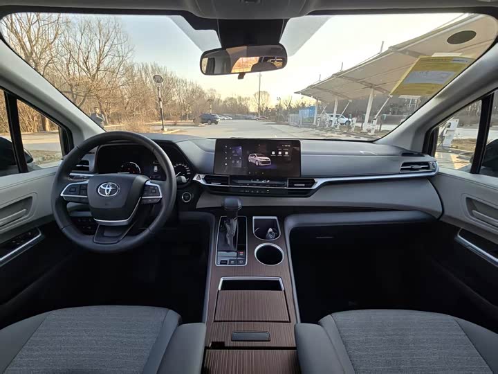 Toyota Sienna 2026 2026款 2.5L 双擎两驱舒适版