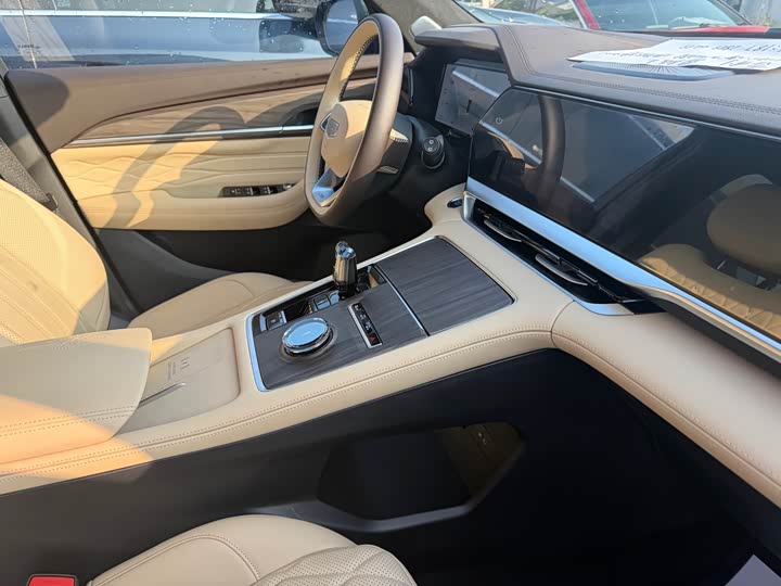 Geely Monjaro 2025 2025款 东方曜 2.0TD 自动四驱望月版