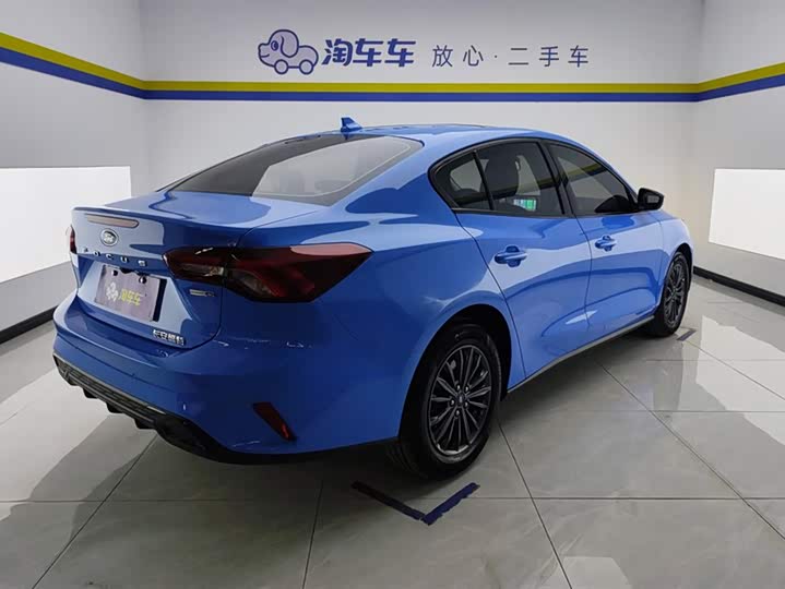 Ford Focus 2022 2022款 三厢 EcoBoost 180 自动竞速版