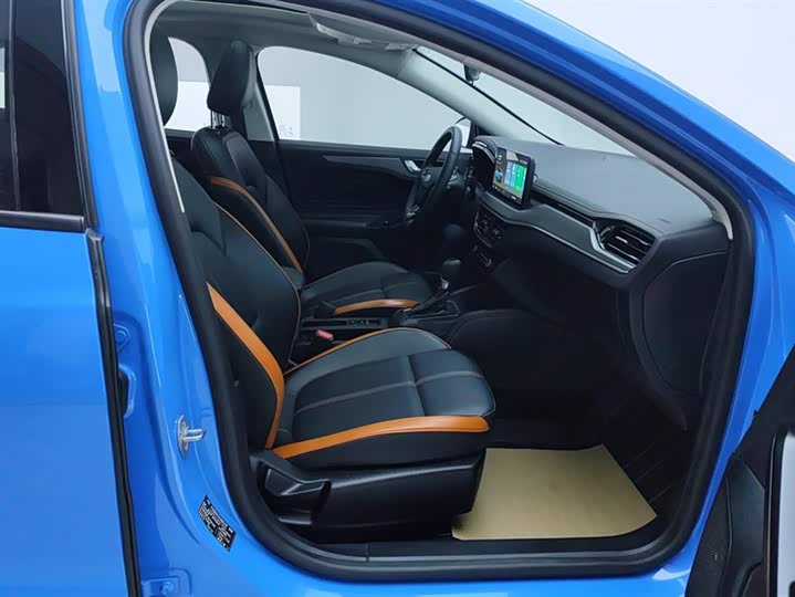 Ford Focus 2022 2022款 三厢 EcoBoost 180 自动竞速版
