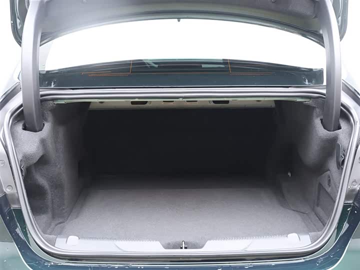 Jaguar XE L 2024 2024款 2.0T 250PS R-DYNAMIC S进取运动版