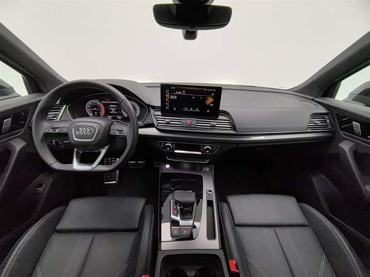 Audi Q5L 2025 2025款 45周年典藏版 40 TFSI 时尚动感型