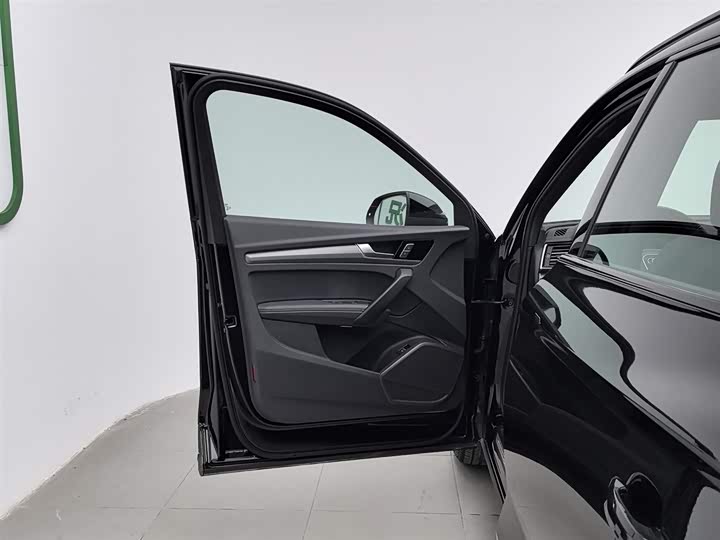 Audi Q5L 2025 2025款 45周年典藏版 40 TFSI 时尚动感型